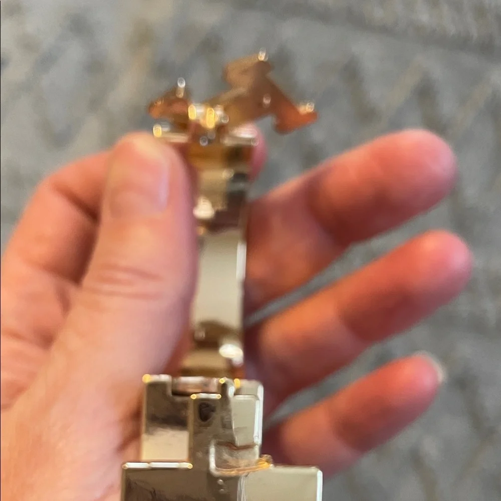 Gold and Black H Bracelet - Picture 5 of 7